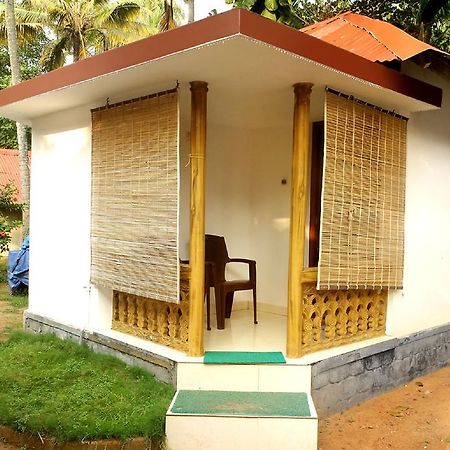 Hôtel Dolphin Bay à Varkala Extérieur photo